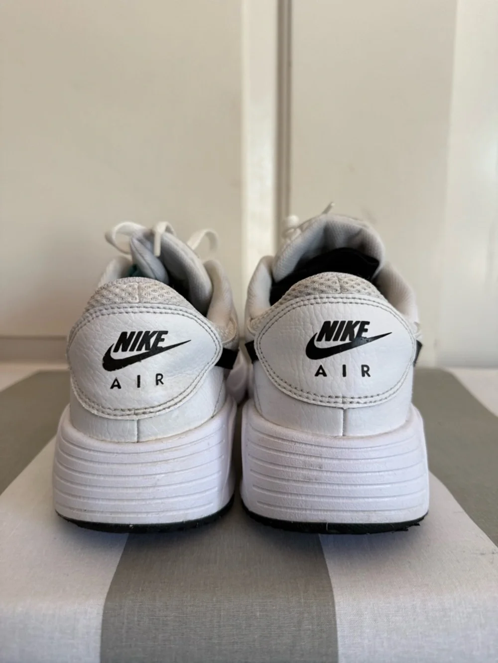 Nike White Air Max SC Sneakers with Black Swoosh - Picture 7 of 12